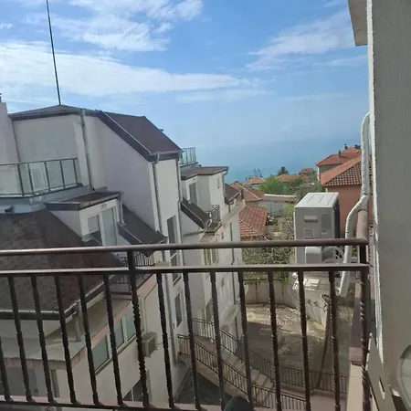 луксозен двустаен в с уникална морска гледка Apartment